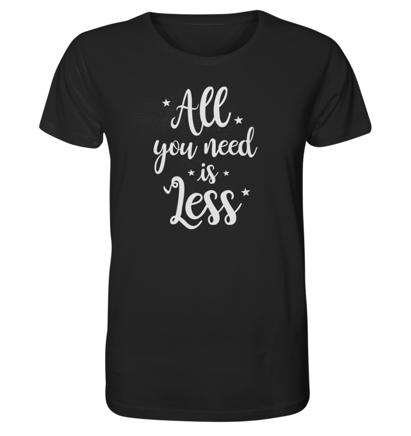 All You Need Is Less. Typografisches Motiv auf einem Bio Baumwoll Shirt für Herren.
